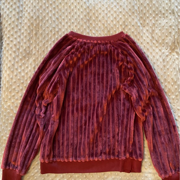 Comfy red sweatshirt - Picture 3 of 3